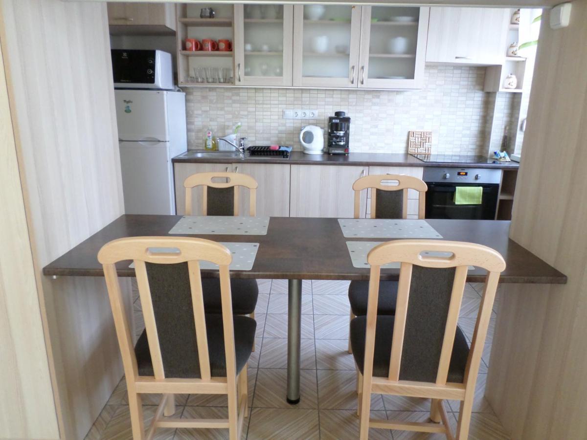 Lakoparki Apartman ヴェスプレーム エクステリア 写真